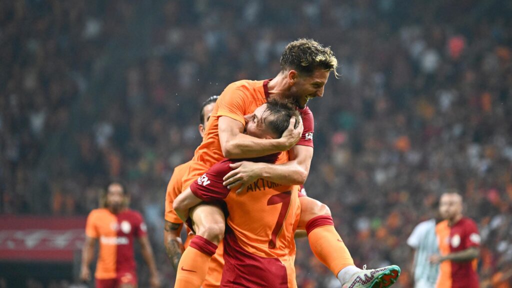 Galatasaray dẫn đầu về ngôi vị vô địch Super Lig